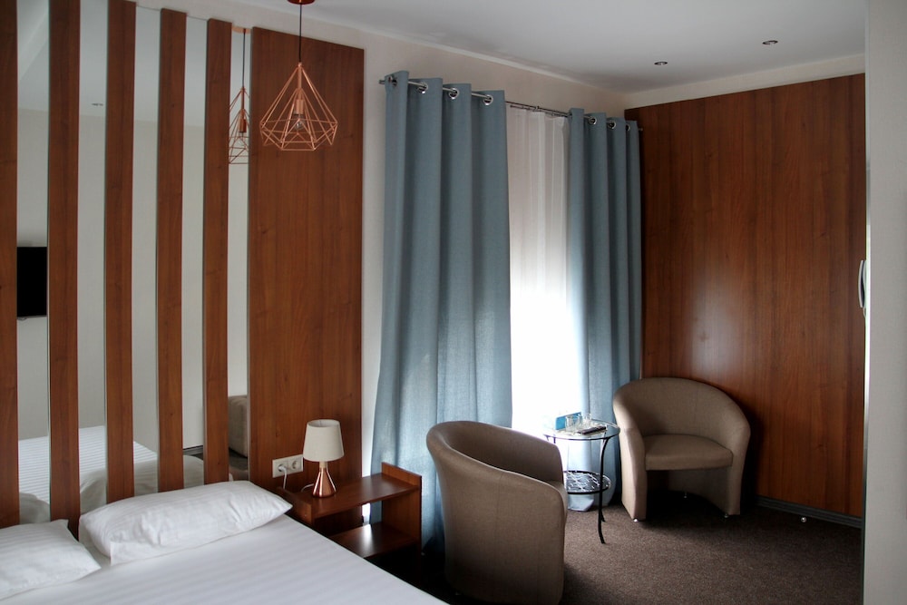 Suite, City View