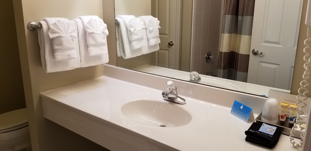 Deluxe Suite, 1 King Bed with Sofa bed, Non Smoking, Patio photo 2