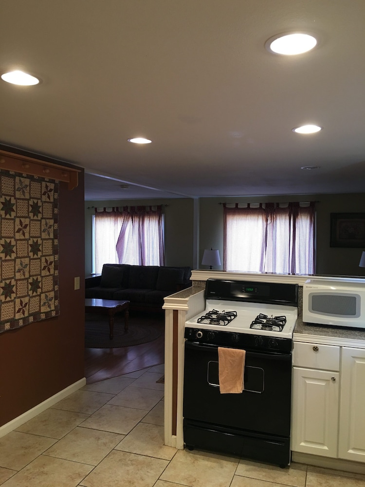 Family House, 3 Bedrooms, 2 Bathrooms photo 3