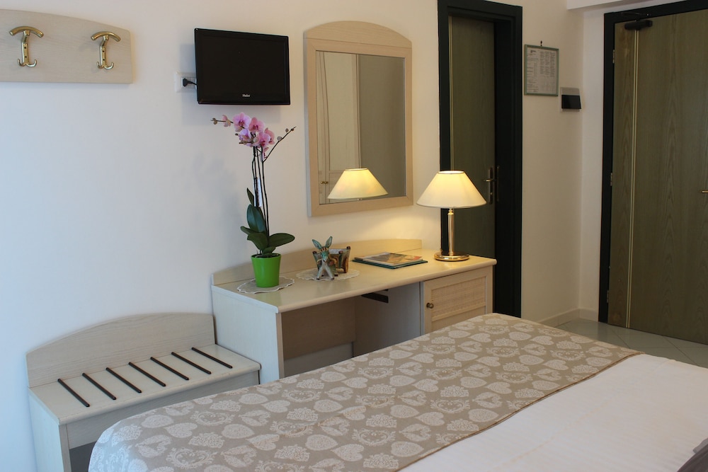 Economy Double Room photo 2