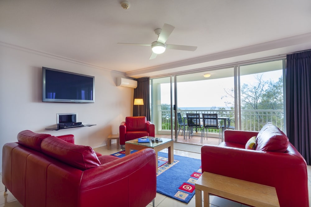 3 Bedroom Ocean-Side Apartment photo 3