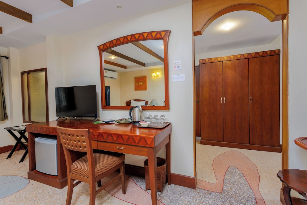 Family Room - Photo 5