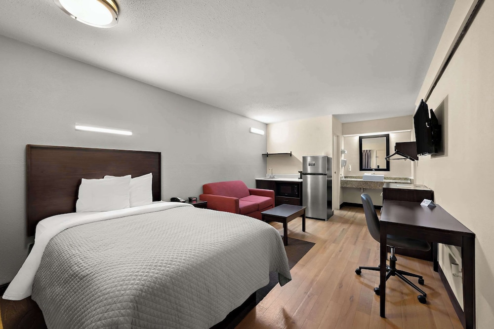 Standard Room, 1 Queen Bed, Non Smoking photo 1