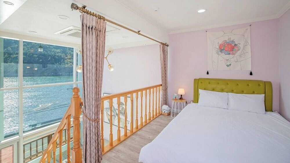 Room (202 duplex spa) - Photo 11