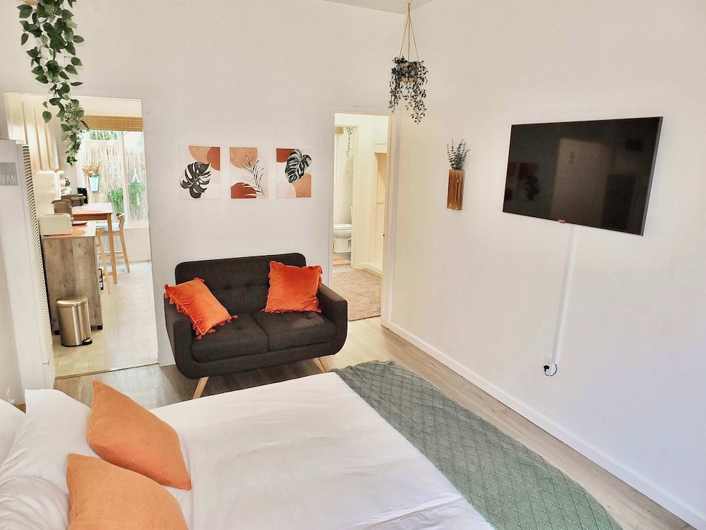 Studio Suite, 1 Queen Bed, Patio photo 1