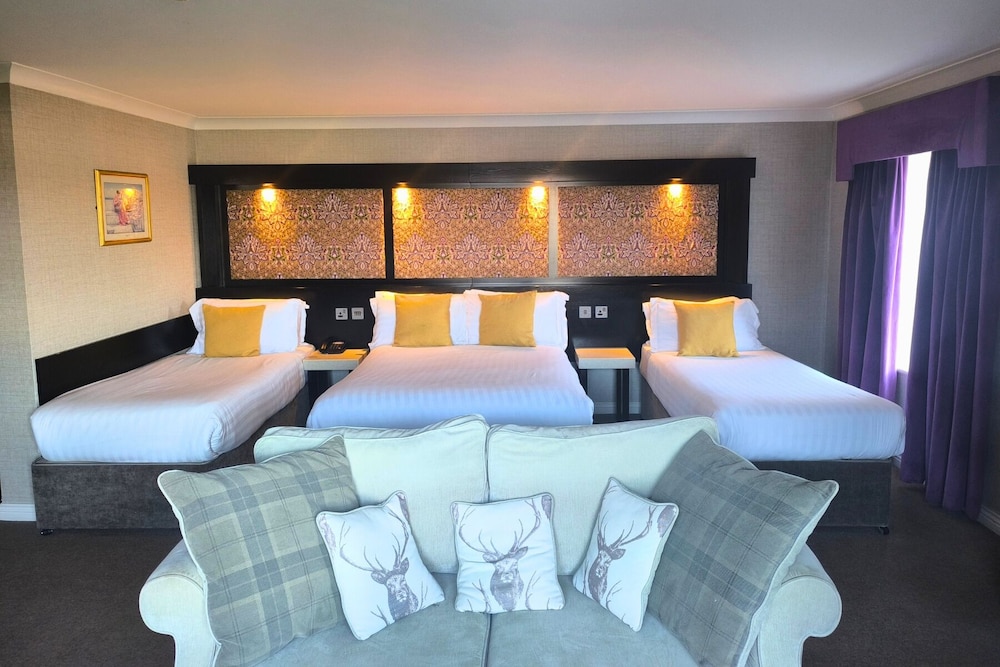 Deluxe Family Suite -Double Bed & 3 Single Beds - Photo 5