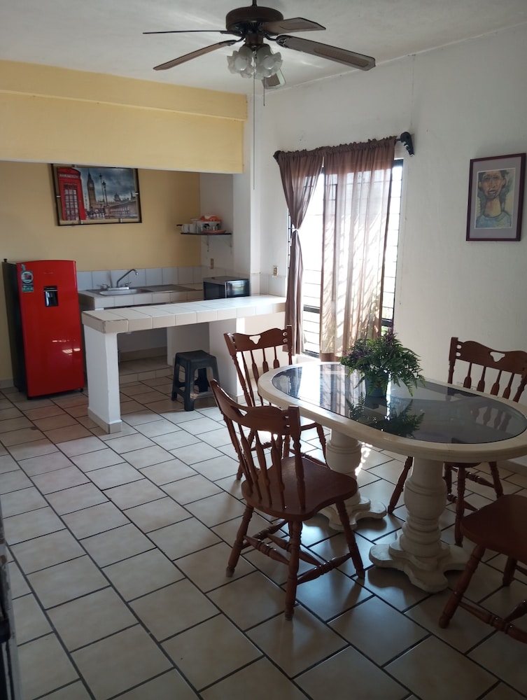 Basic Apartment photo 2
