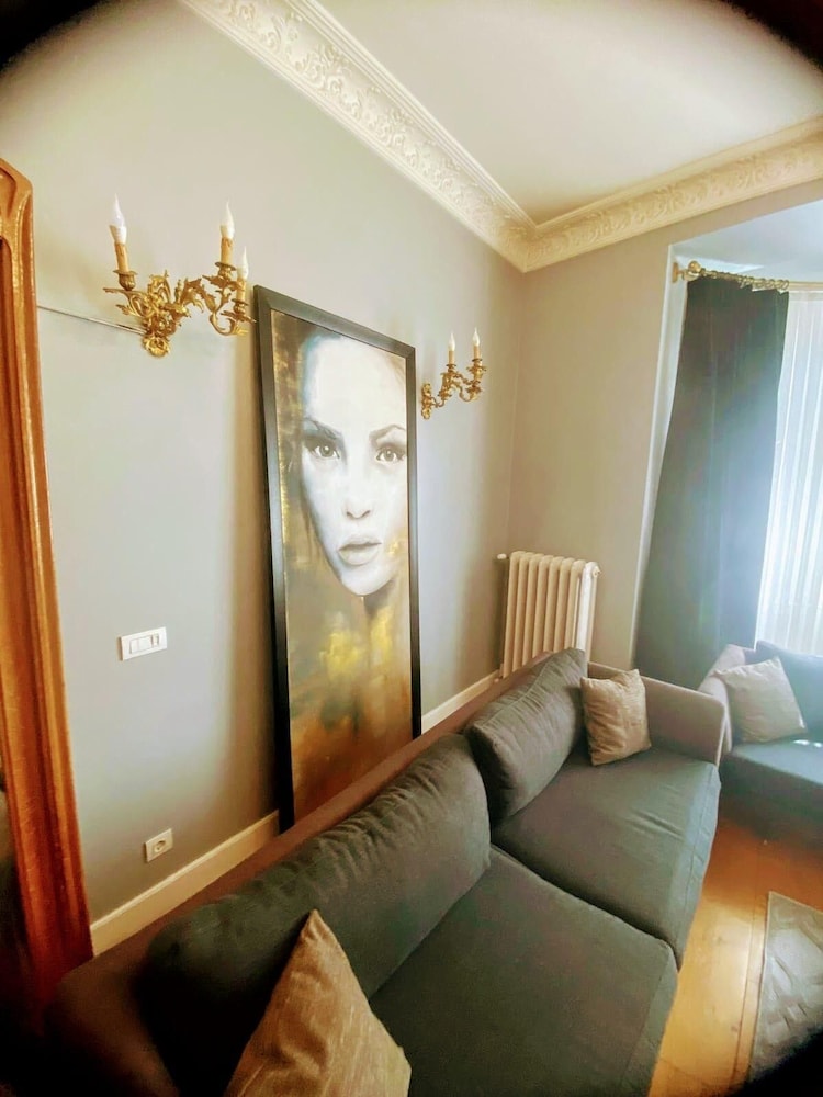 Family Room photo 3
