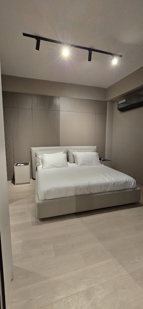 City Room, 1 Queen Bed with Sofa bed