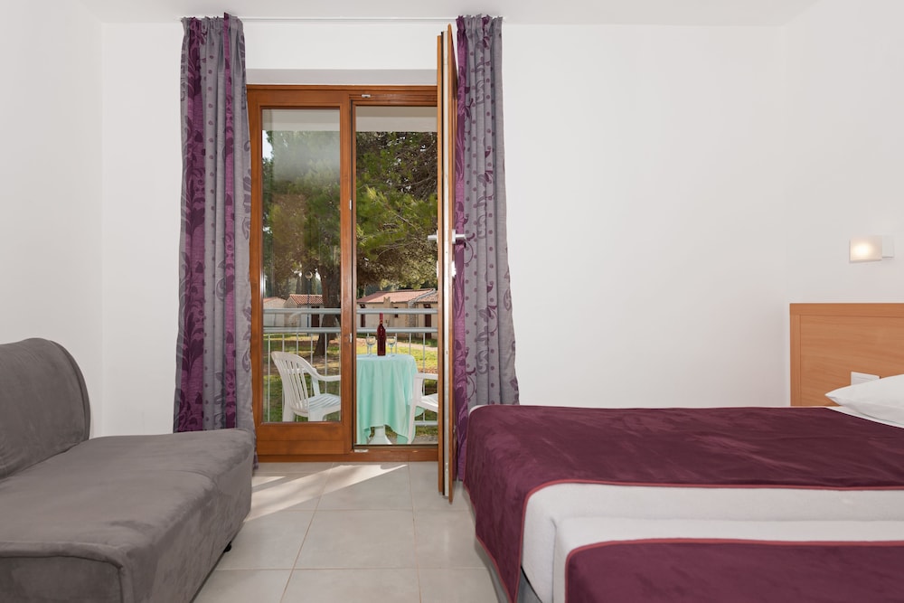 Standard Triple Room - Photo 4