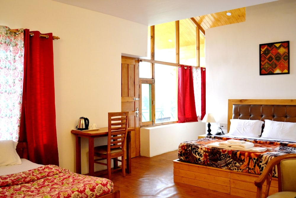 Family Room, Multiple Beds, Balcony, Mountain View