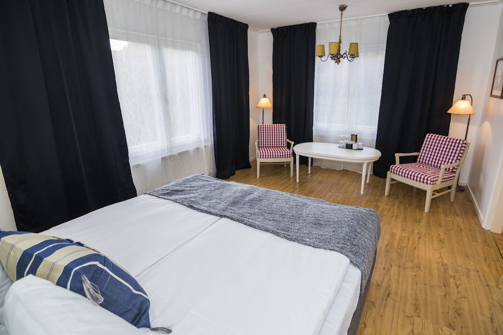 Junior Suite, 1 King Bed, Non Smoking (Bunk beds) photo 1