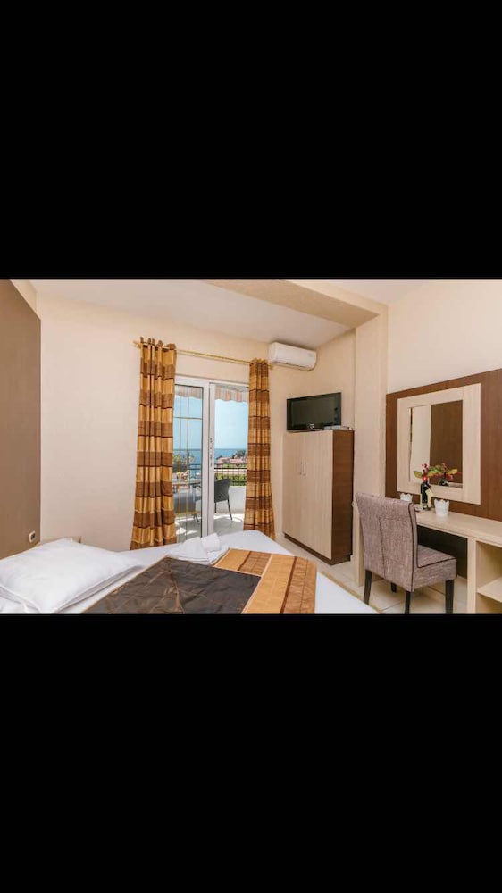 Double Room, Balcony, Sea View photo 3