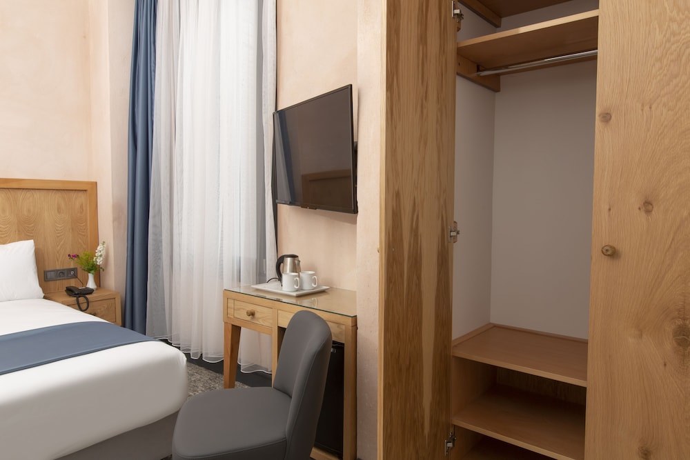 Standard Double Room Single Use photo 2