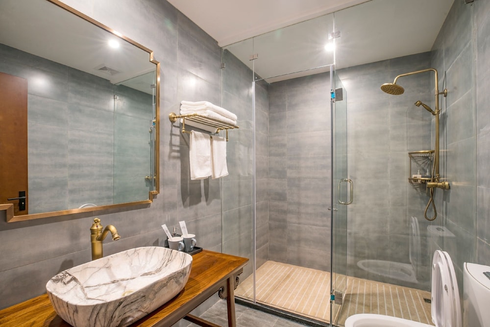Elegance Deluxe Room - Photo 6