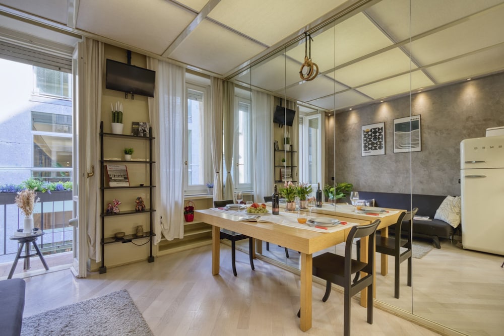 Apartment, Smoking