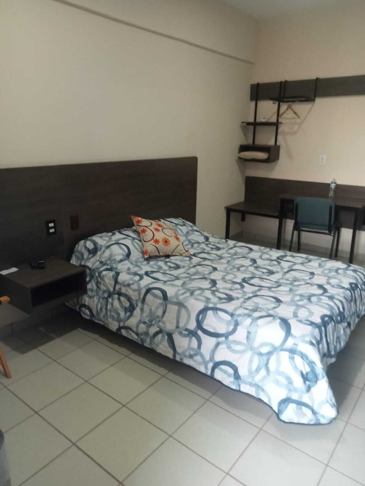 Standard Room, 1 Queen Bed photo 1