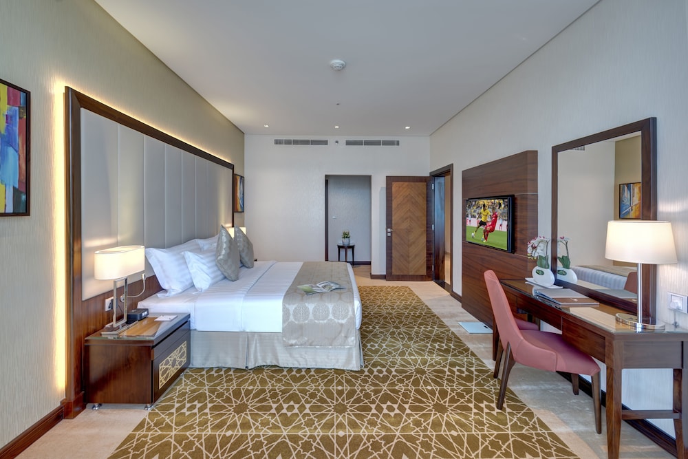 One Bedroom Apartment Canal View