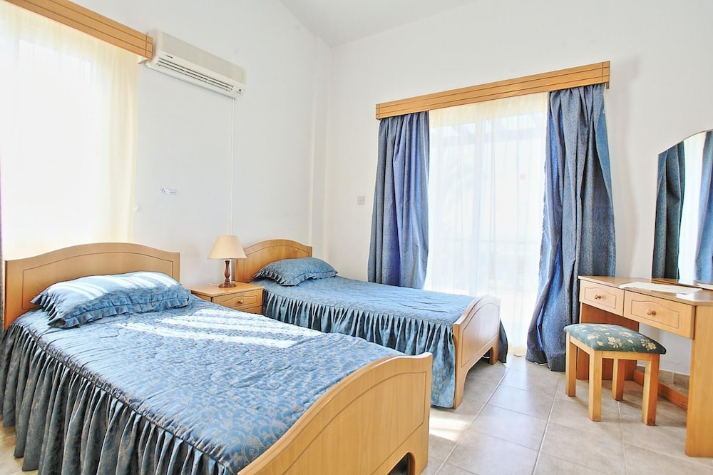 Villa photo 1