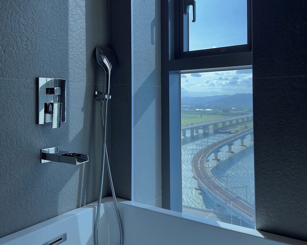 Superior Double Room, River View - Photo 3