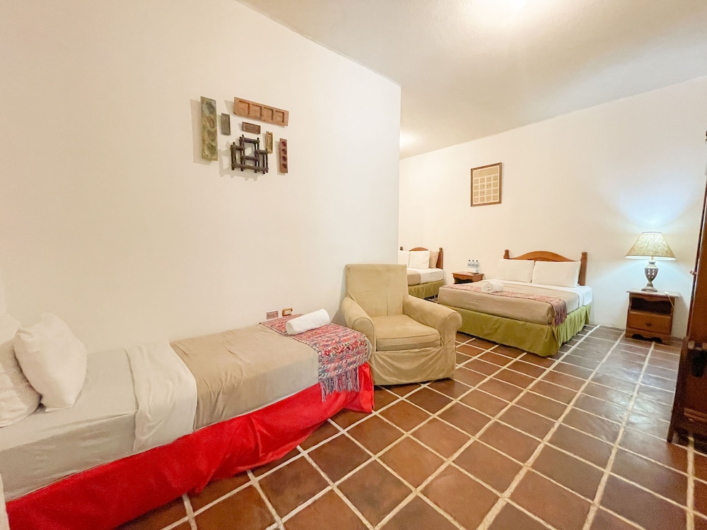 Standard Triple Room, Multiple Beds photo 3