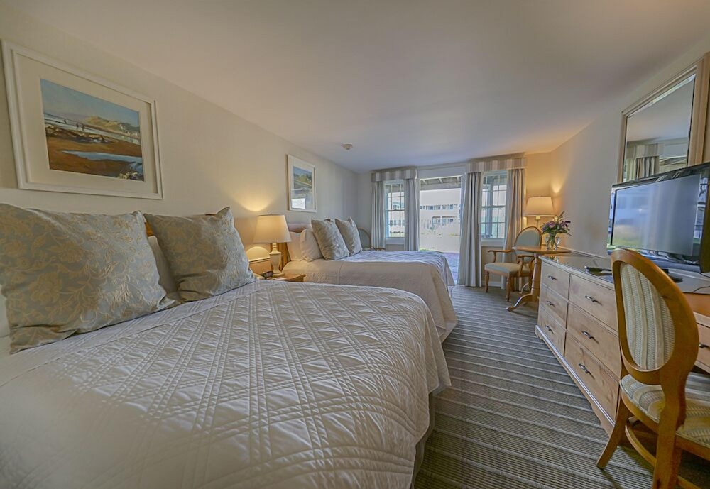 Traditional Room, 1 King Bed, Balcony, Marina View
