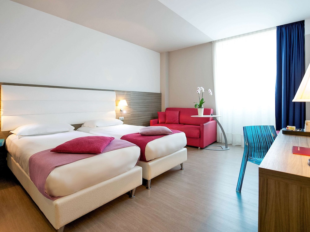 Standard Room, Multiple Beds (4 pax) - Photo 1