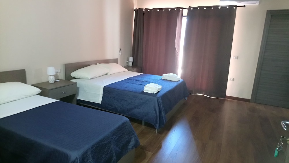 Deluxe Triple Room, Terrace photo 1