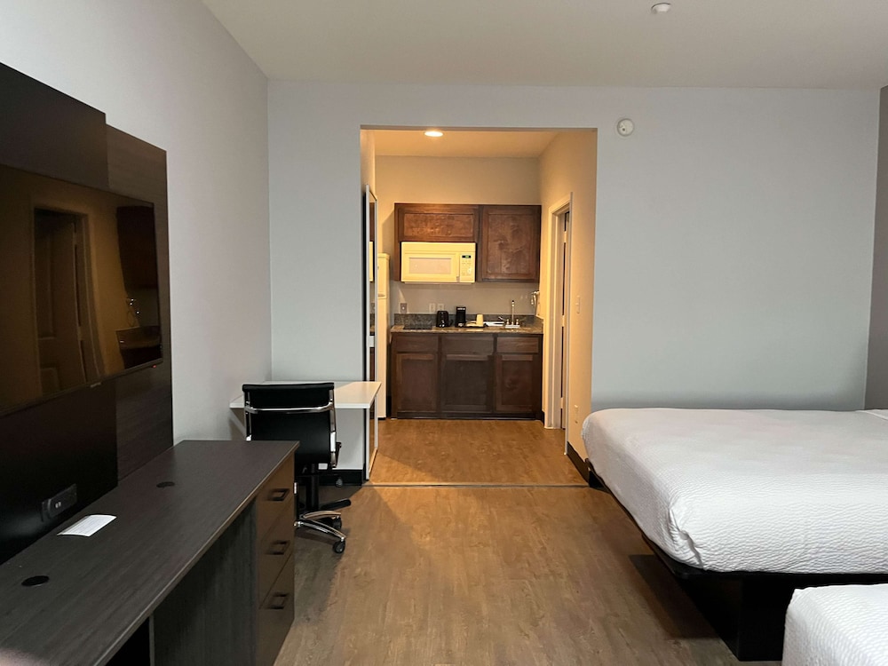 Standard Room, 2 Queen Beds, Non Smoking photo 3