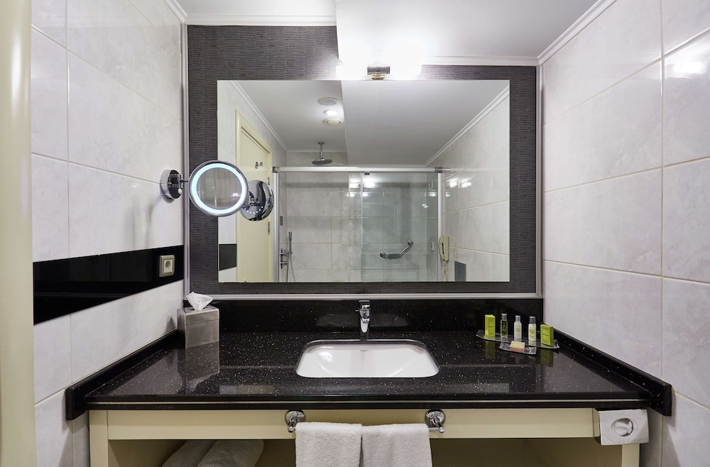 Deluxe Room, 1 King Bed, Sea View