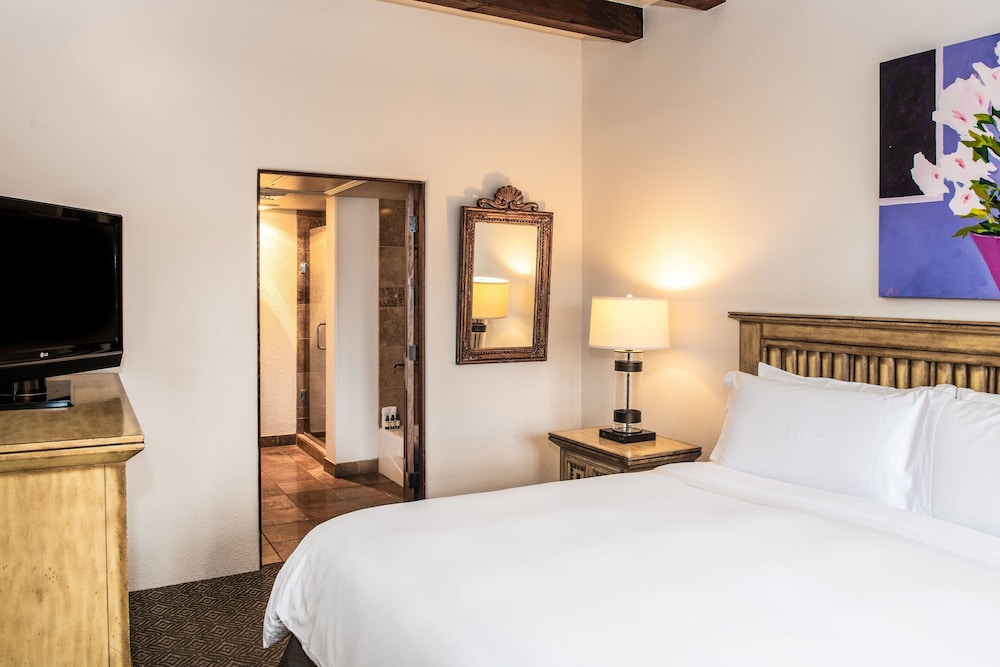 Room, 1 King Bed (Mobility Accessible, Roll-In Shower) - Photo 4