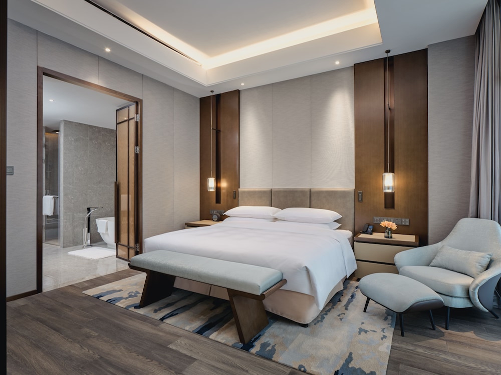 Luxury Suite, Balcony, Lake View photo 1