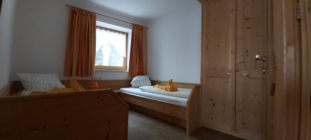Romantic Suite, 3 Bedrooms, Non Smoking, Mountain View photo 2