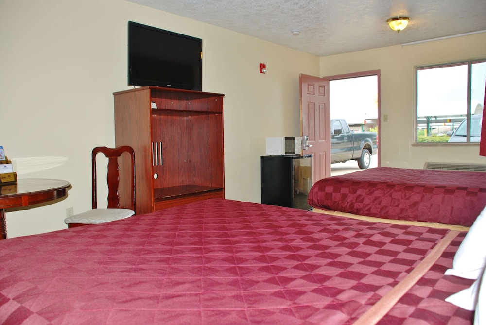 Room, 2 Double Beds - Photo 7