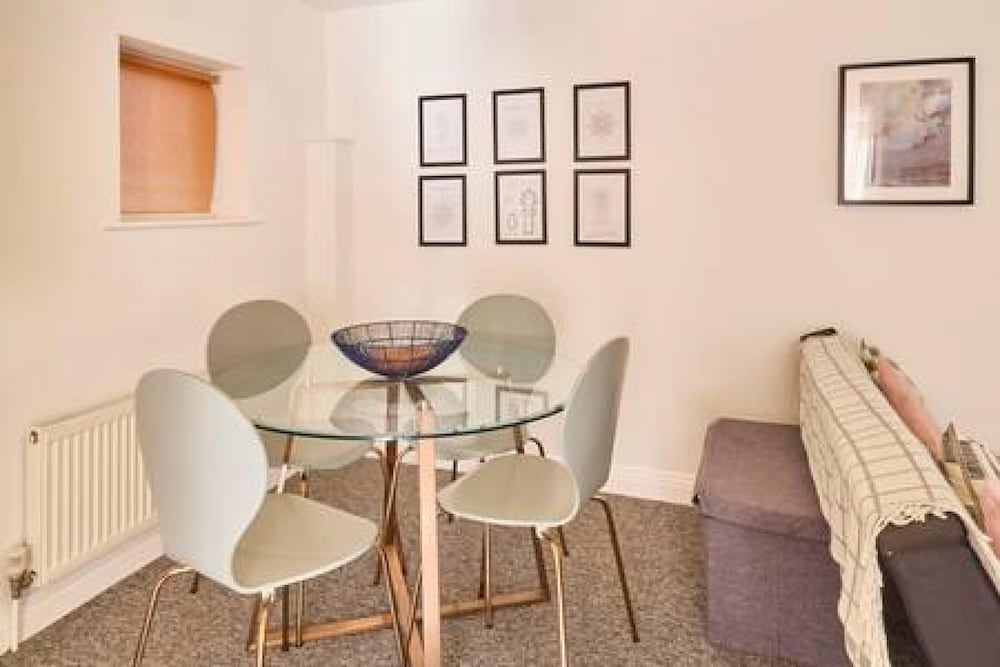 Apartment photo 2