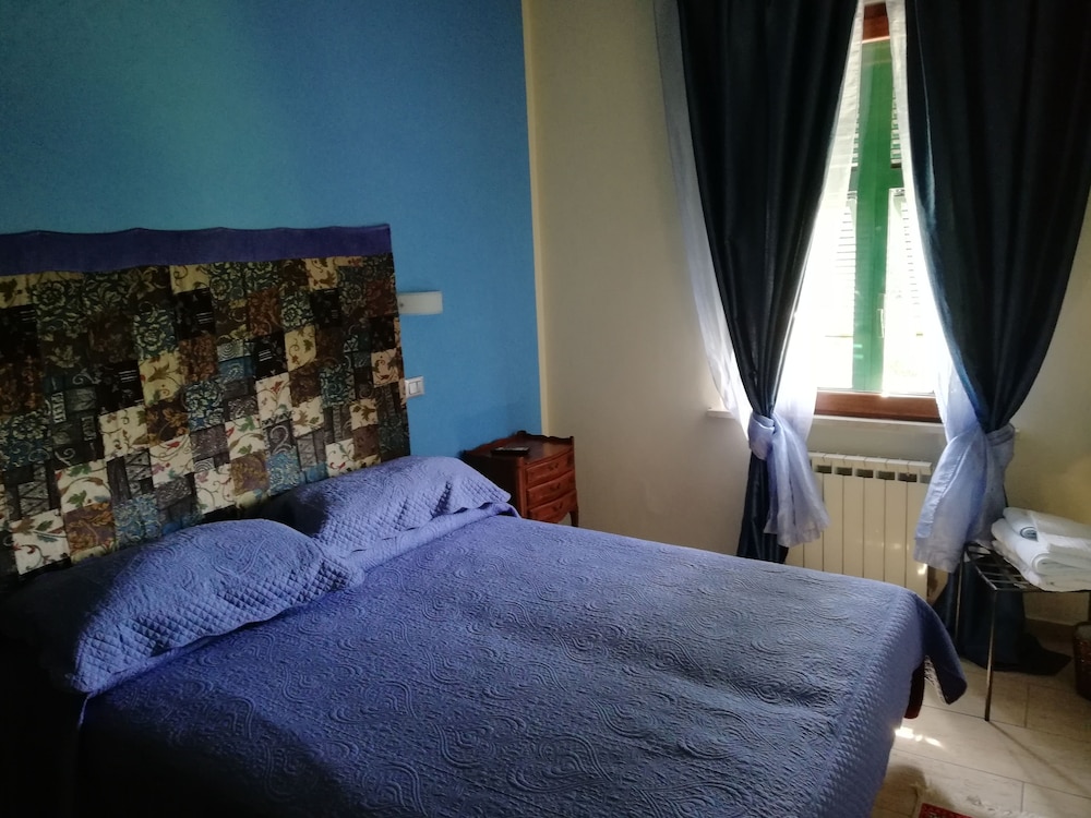 Double Room, Shared Bathroom, Courtyard View photo 3