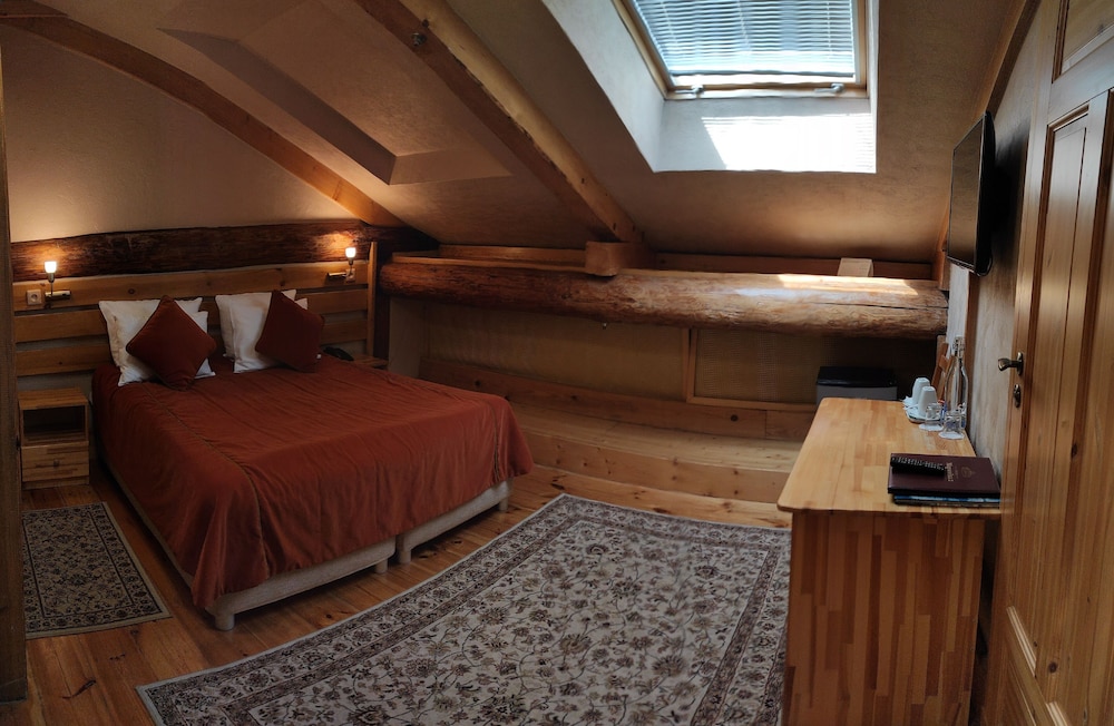 Double attic room photo 2