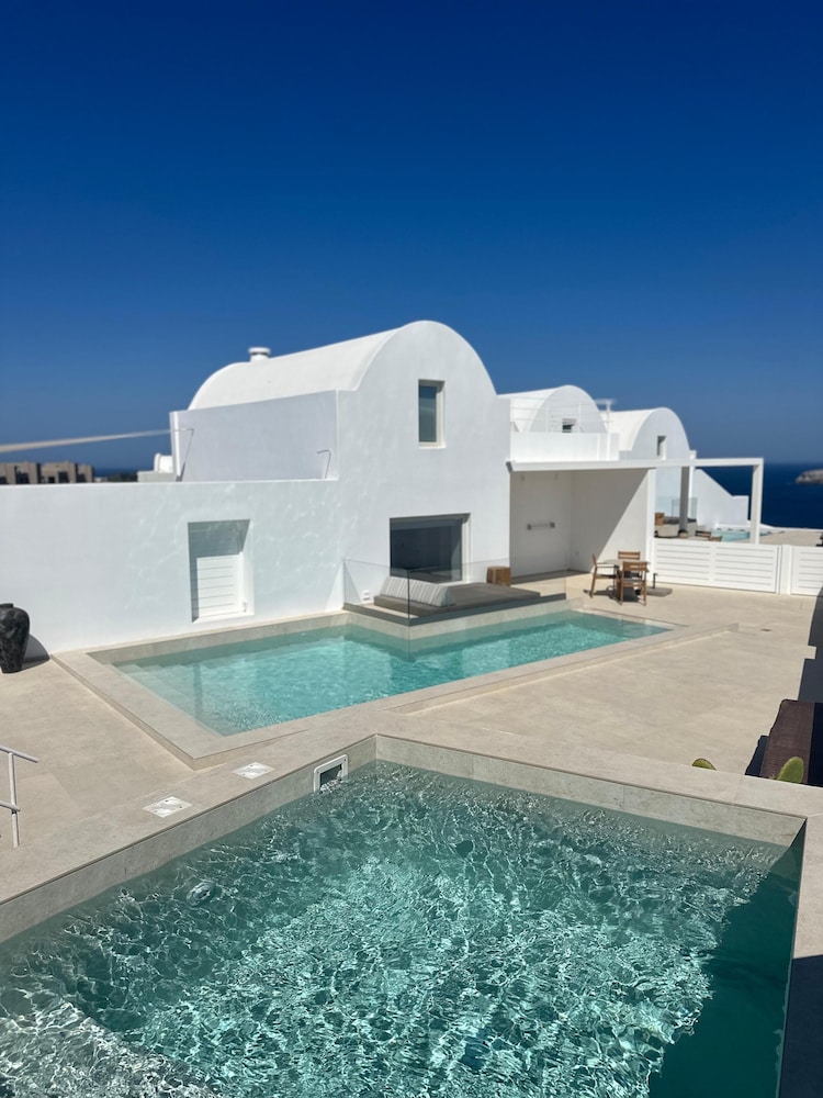 Junior Suite with Private Pool & Heated Outdoor Jetted Tub - Photo 11