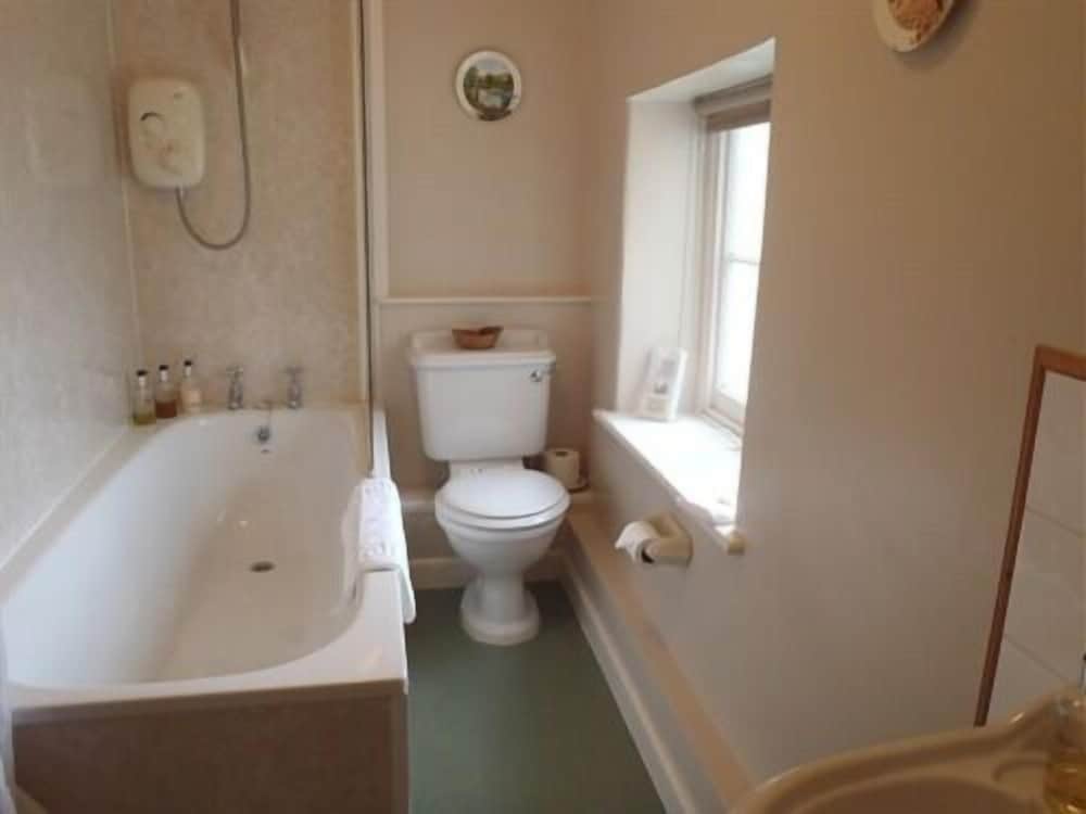 Twin Room, Private Bathroom photo 3