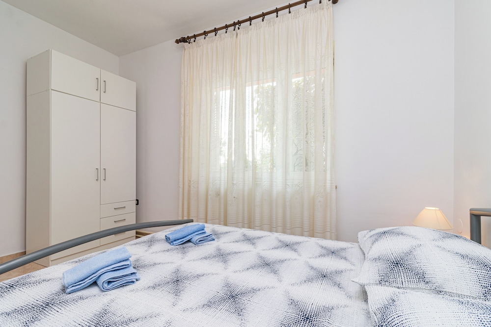 Family Apartment, 2 Bedrooms (Holiday House Damir - Apartment 2)