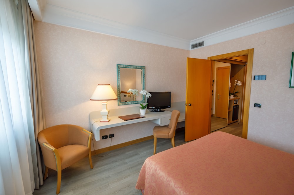 Classic Triple Room - Photo 4