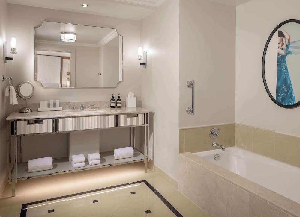 Suite, 4 Bedrooms thumbnail 5