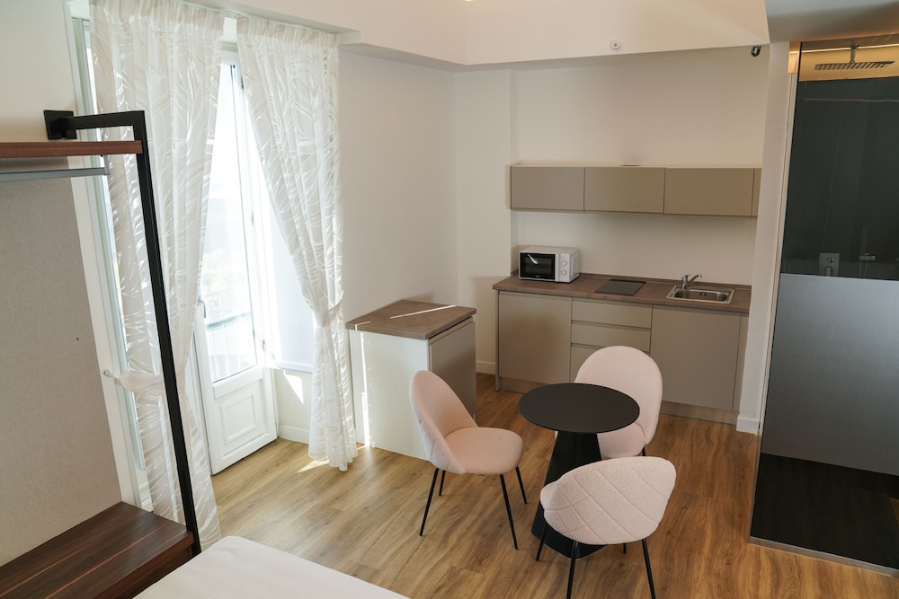 Deluxe Quadruple Room - Photo 1