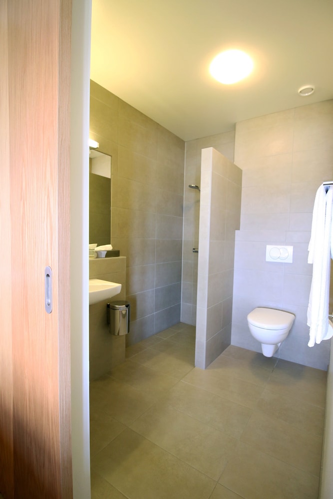 Superior Room, Lake View