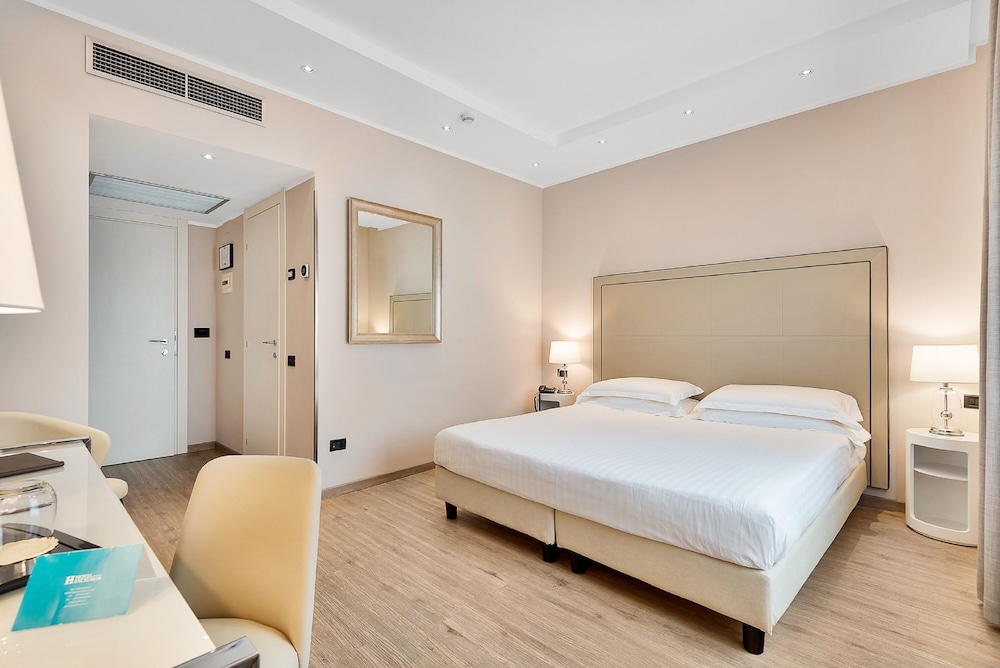 Superior Double Room, Partial Sea View