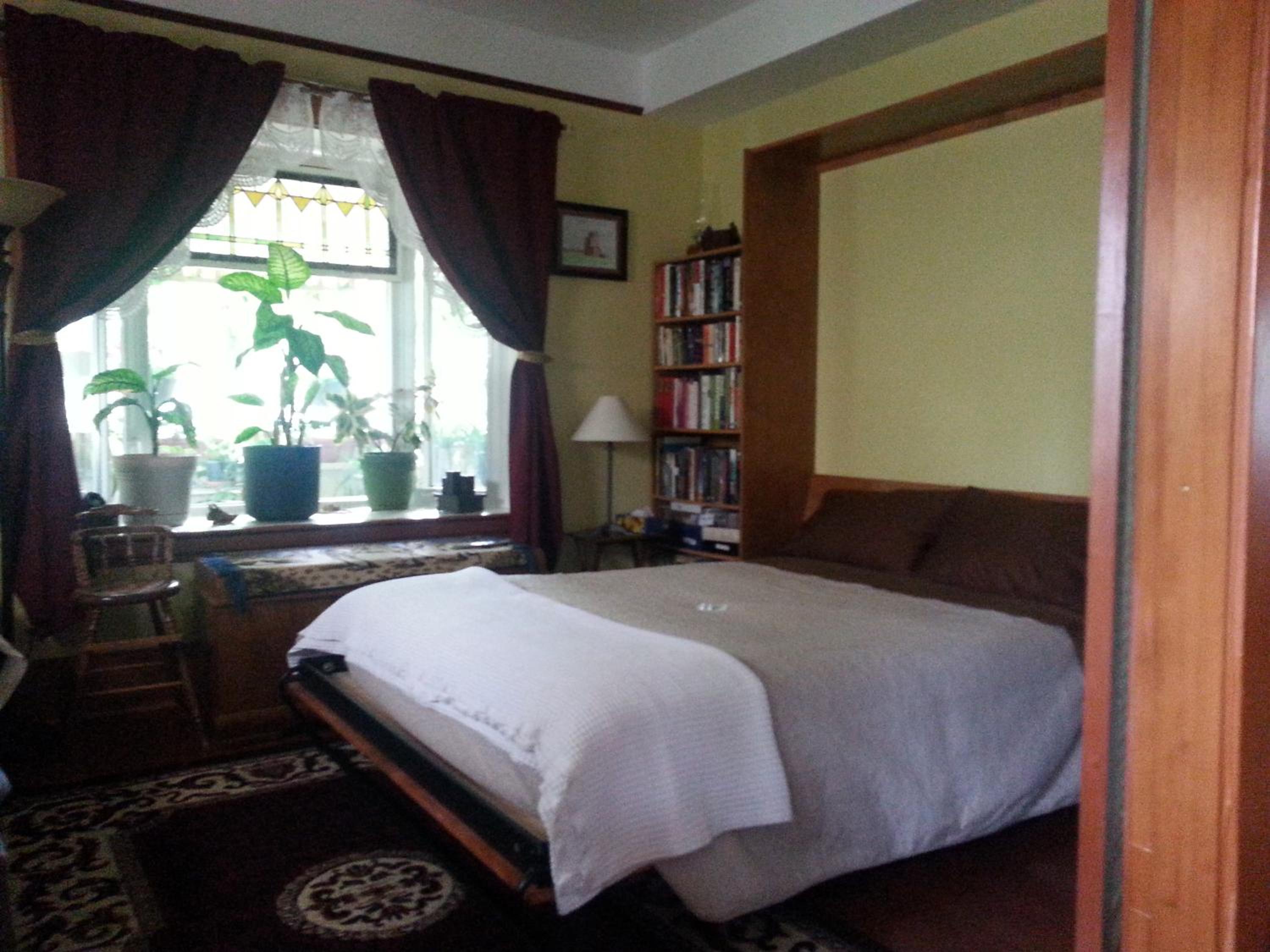 Queen Room photo 1
