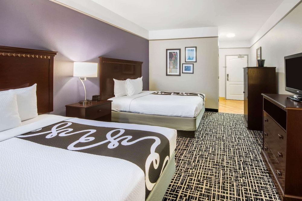 Room, 2 Queen Beds, Non Smoking - Photo 1