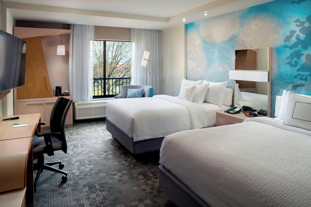 Room, 2 Queen Beds (Mobility/Hearing Access, Roll-In Shwr) photo 1