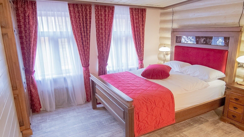 Luxury Room (Red Velvet)