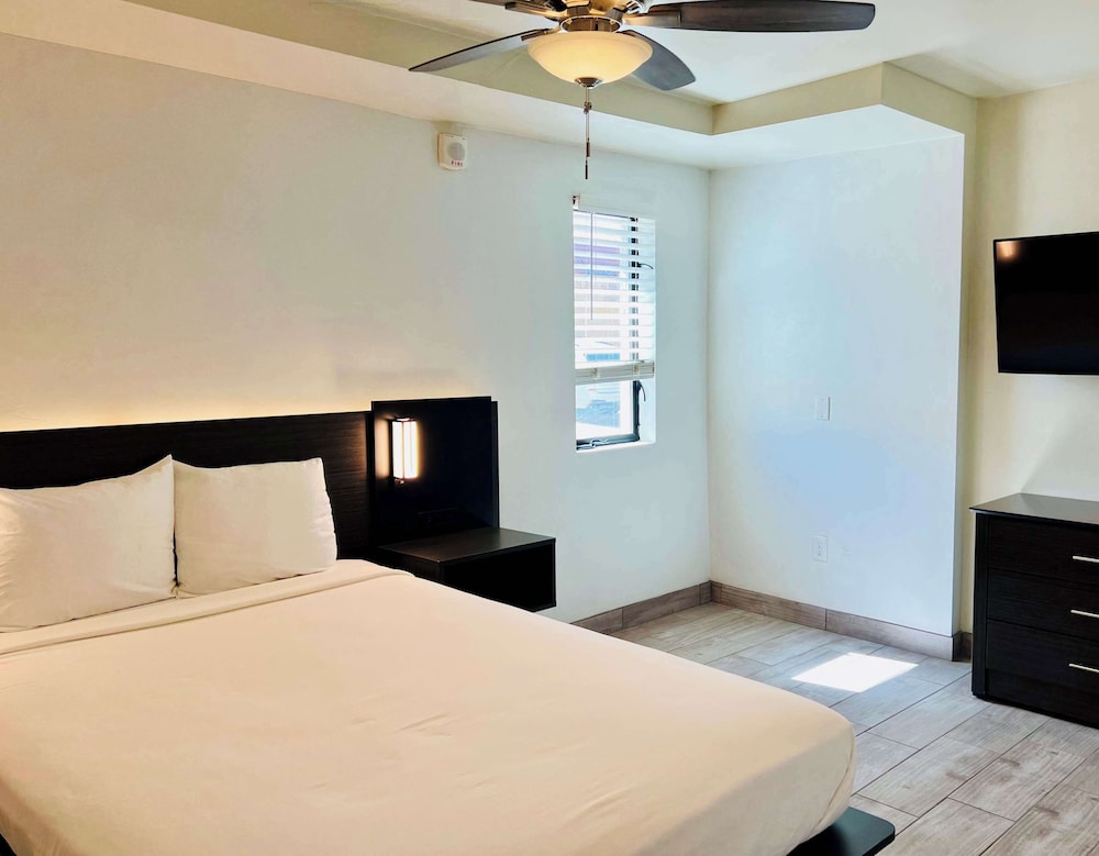 Deluxe Suite, Multiple Beds, Non Smoking, Kitchen photo 3